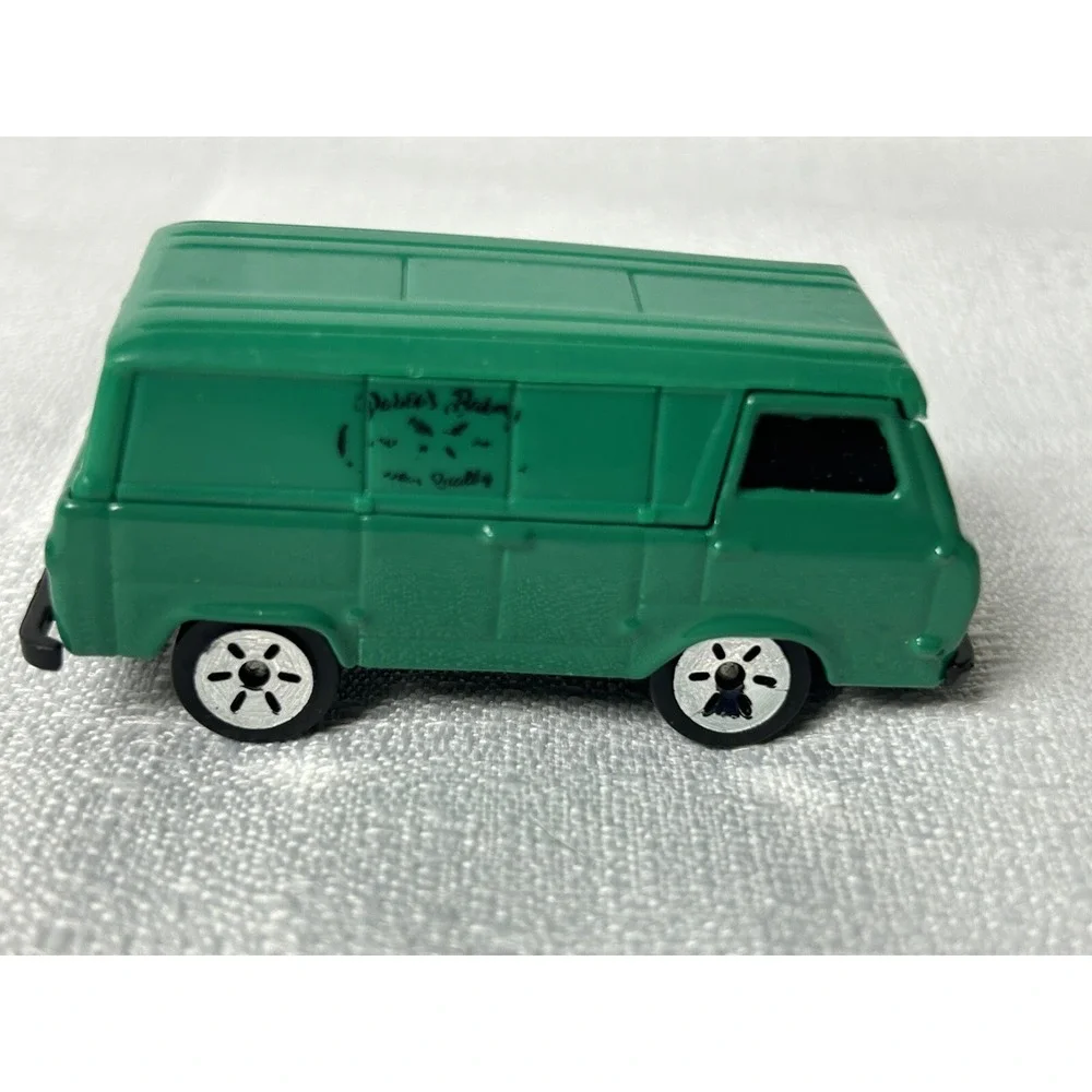 Maisto  1964 Ford Econoline Van Loose from Multi-Pack with Pablo's Bakery detail